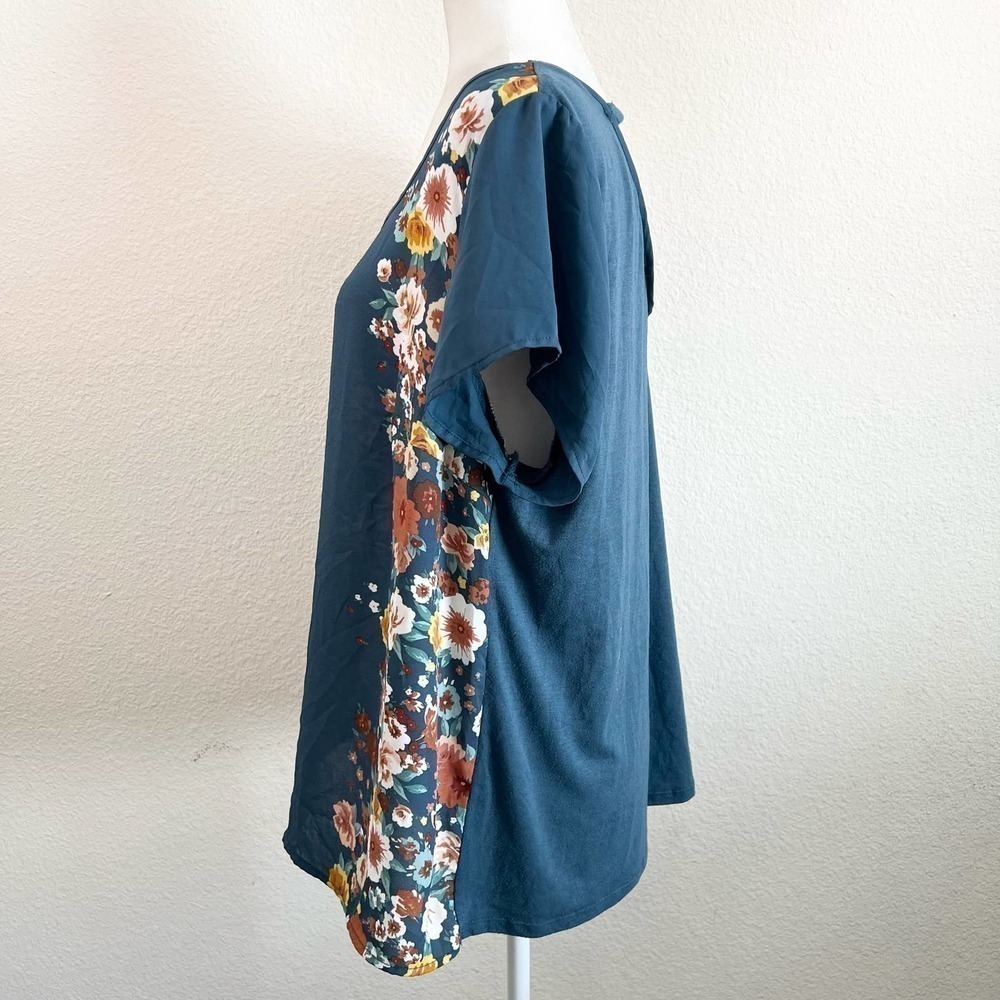 Torrid Dark Teal Floral Print Knit to Woven Relaxed Fit Top Women's 00 Casual - Picture 2 of 5
